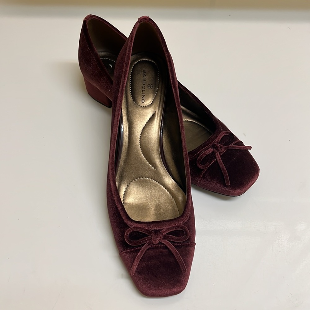 Burgundy velvet pump with 1 1/2 block heel